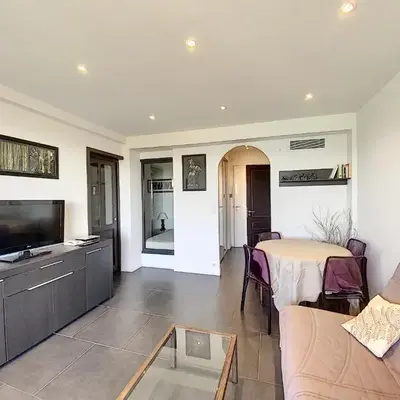 1-bedroom beachfront apartment with sea view