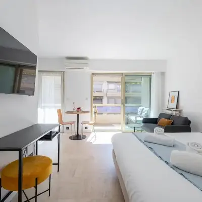 Studio with Terrace 2 Minutes from La Croisette