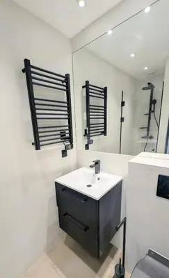 a bathroom with a sink and a mirror at Ref PINSON in Cannes