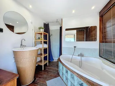 a bathroom with a tub and a sink at Intuition Rooftop vaste terrasse in Cannes