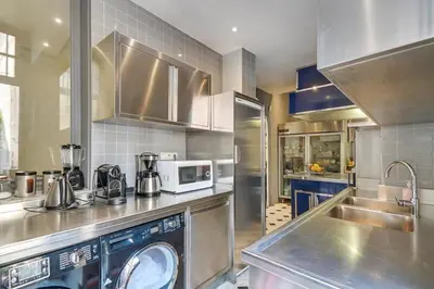 a kitchen with a sink and a microwave at Pura Vida in Cannes
