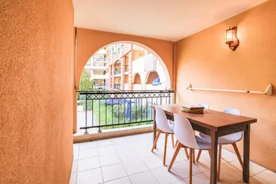a dining room with a table and chairs and a window at LX122 Terrasse, piscine & plage à pied - Cannes in Cannes