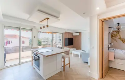 a kitchen and living room with a desk and a bedroom at Les YUCCAS - 2 pièces Suquet Parking Vue Mer pour 4 personnes in Cannes