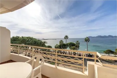 a balcony with a view of the ocean at Appartement 2 pièces - Vue mer in Cannes