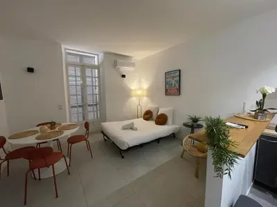 a living room with a couch and a table at Superbe 2P, clim, terrasse au calme, tout à pied in Cannes