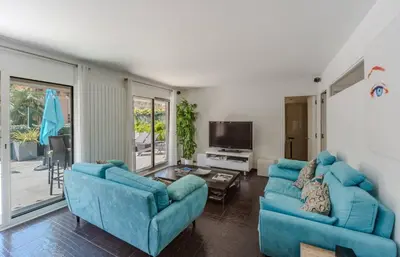 a living room with two blue couches and a tv at Luxueux 3 Chambres Terrasse de 90m hypercentre - Wifi Clim - 6 pers in Cannes