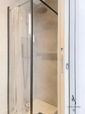 a shower with a glass door in a bathroom at Le Félix - 4 pers 66 m2 - Vieux port - Climatisation in Cannes