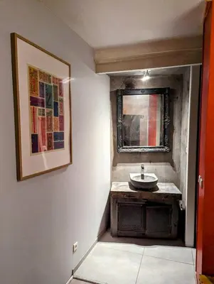 a bathroom with a sink and a picture on the wall at Le Félix - 4 pers 66 m2 - Vieux port - Climatisation in Cannes
