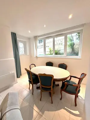 a dining room with a table and chairs at Appartement Spacieux dans une résidence Haut Standing in Cannes