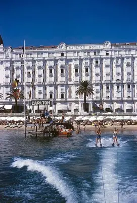 a large white building with people in the water at Studio Victoria 200 m Carlton Hotel & Croisette in Cannes