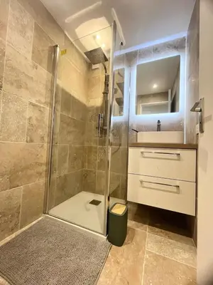 a bathroom with a shower and a sink at Cosy a 3 min de la plage avec parking privé in Cannes