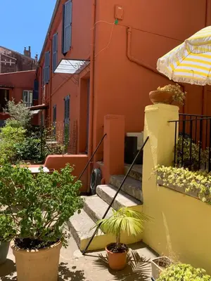 a view of a courtyard with plants and a building at Immogroom - Suquet - Vieux Port - Charmant T2 in Cannes