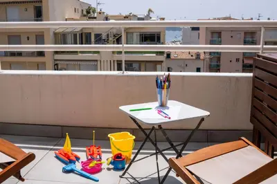 a table with pens and pencils on a balcony at Évasion Pointe Croisette, vue mer, plage à une minute in Cannes