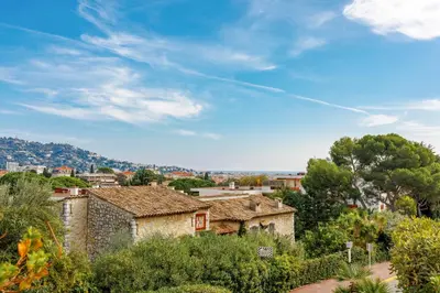 an old house in a village under a blue sky at Palais Beaulieu Magnifique 3p 2 chambres in Cannes