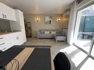 a living room with a couch and a tv at COSY CASTILLE - Proche de la CROISETTE in Cannes