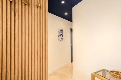 a room with a large wall with a column at Appartement avec Terrasse et Vue Mer in Cannes
