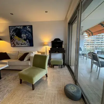 90 m2 Palm Beach apartment with 2 balconies Very stylish and central