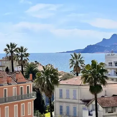 Luxury Appartment with terrace and side sea view