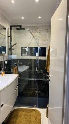 a bathroom with a glass shower and a sink at villa sur le toit au centre de Cannes in Cannes