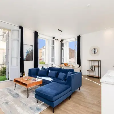 Modern 3 bedroom apartment ideally located