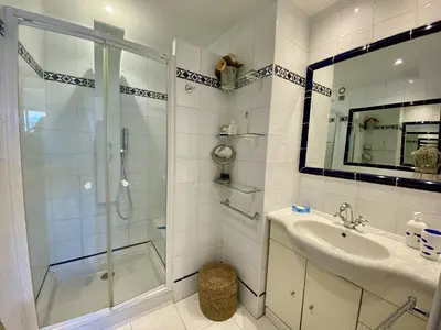a bathroom with a shower and a sink at Cannes - Latour-Maubourg - 2 P rénové tout confort in Cannes