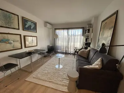 a living room with a couch and a table at Cannes - Latour-Maubourg - 2 P rénové tout confort in Cannes