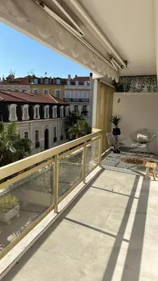 a balcony with a view of a building at Cannes Centre Mimosas 1 chambre Salon in Cannes