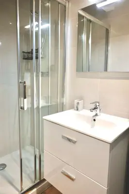 a bathroom with a sink and a shower at 2 Pieces bourgeois centre de Cannes 4 couchages une pépite in Cannes