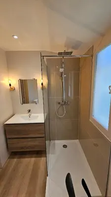 a bathroom with a shower and a sink at Appartement 2 pièces cannes in Cannes