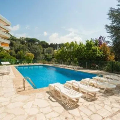a swimming pool with chaises and chairs at Les Oliviers 3, Domaine de Pierre Longue in Cannes