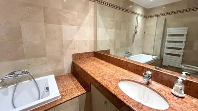 a bathroom with two sinks and a tub at PORT DE CANNES SUPERBE 3 Pièces in Cannes