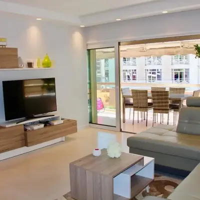 REF 2003 - Cannes Croisette - 3 mins from the Croissette