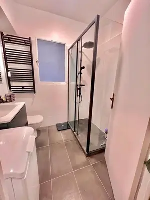 a bathroom with a shower and a toilet and a sink at Apartement Centre Cannes, 80m de la plage Martinez in Cannes