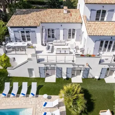 One of a kind 6 BR 6 bath villa sauna jacuzzi pool just 15 mns off town