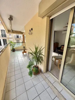 an indoor patio with potted plants on a building at Appartement cosy avec terrasse, proche plages & Palais in Cannes