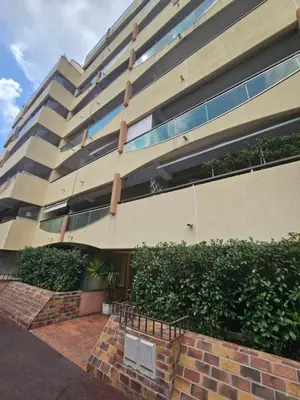 a building with plants on the side of it at Appartement cosy avec terrasse, proche plages & Palais in Cannes