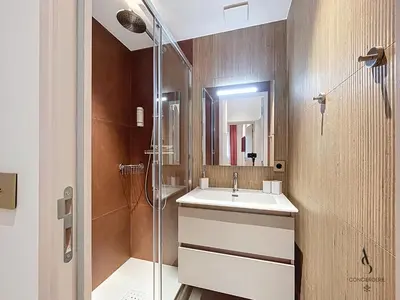 a bathroom with a sink and a shower at Le Forville - 2 chambres - 5 min Palais - Suquet in Cannes