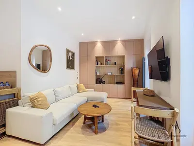 a living room with a white couch and a table at Le Forville - 2 chambres - 5 min Palais - Suquet in Cannes
