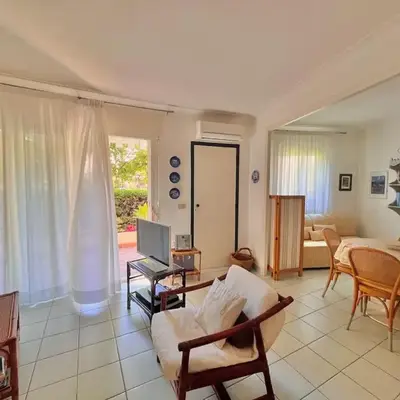 Two rooms near Martinez