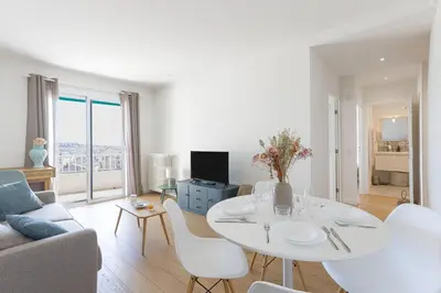 a white living room with a white table and chairs at Perchoir - Balcon, vue sur la ville, Palais&Plages in Cannes