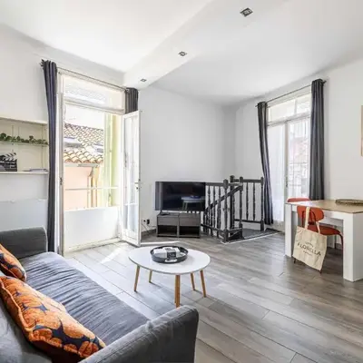 LA MAISON DU SUQUET duplex avec terrasse en plein centre