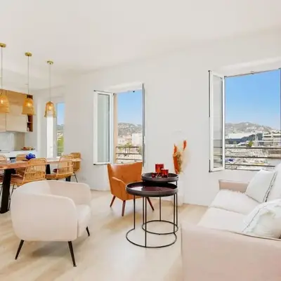 Modern 2 Bedroom Overlooking Cannes Old Port
