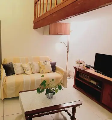 a living room with a couch and a table at Logement très confortable et bien situé à Cannes in Cannes