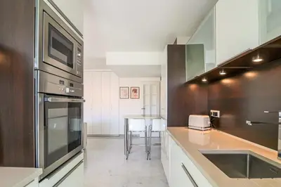 a kitchen with a sink and a microwave at Apt Lumineux avec Terrasse à 5' du Centre in Cannes