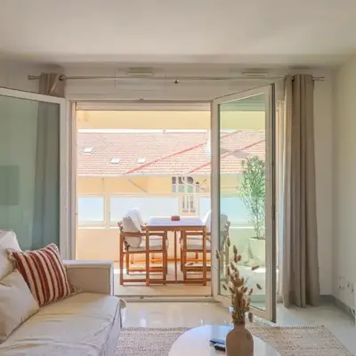 Apt Lumineux avec Terrasse à 5' du Centre