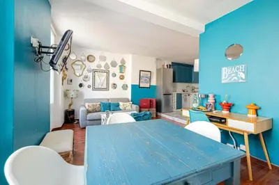 a blue living room with a blue table and chairs at LE MIROIR D'ANDRÉ séjour de bonheur au cœur de Cannes in Cannes