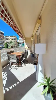 a patio with a table and chairs on a balcony at Spacieux et lumineux 2 chambres terrasse in Le Cannet