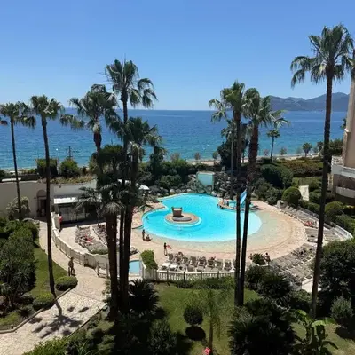a 2 minutes de la plage vue mer et piscine