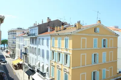 a row of houses on a city street at Lumineux 2 chambres, CARRE D'OR-COEUR DE CANNES A2B196 in Cannes