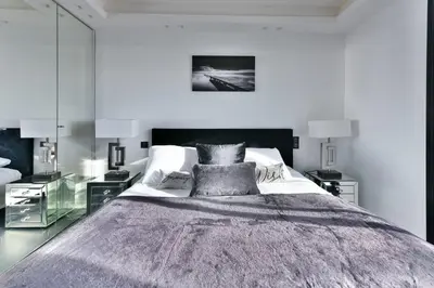 a bedroom with a large bed and two lamps at L'HORIZON avec somptueuse terrasse vue mer in Cannes